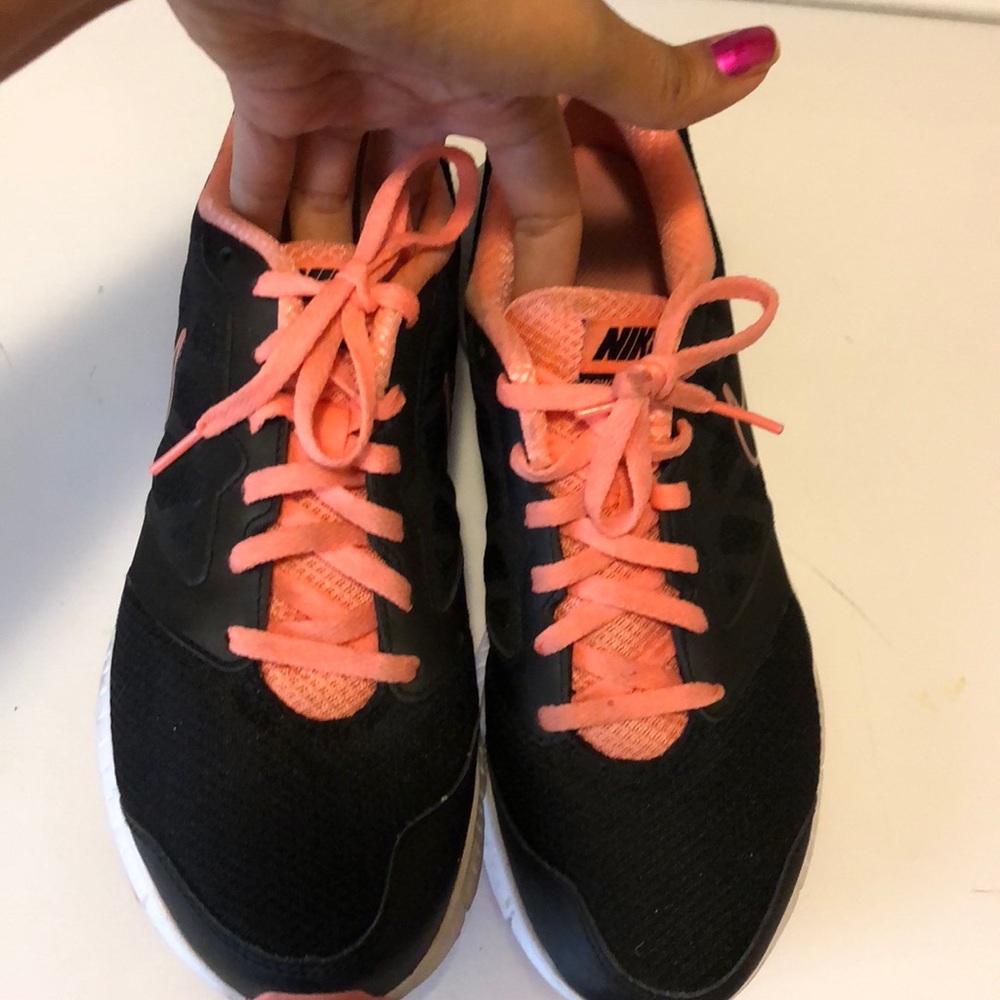 Nike - Picture 3 of 4